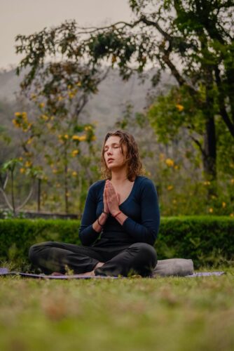 jaspinder-singh-woman-meditation-garden A woman is meditating in a garden.