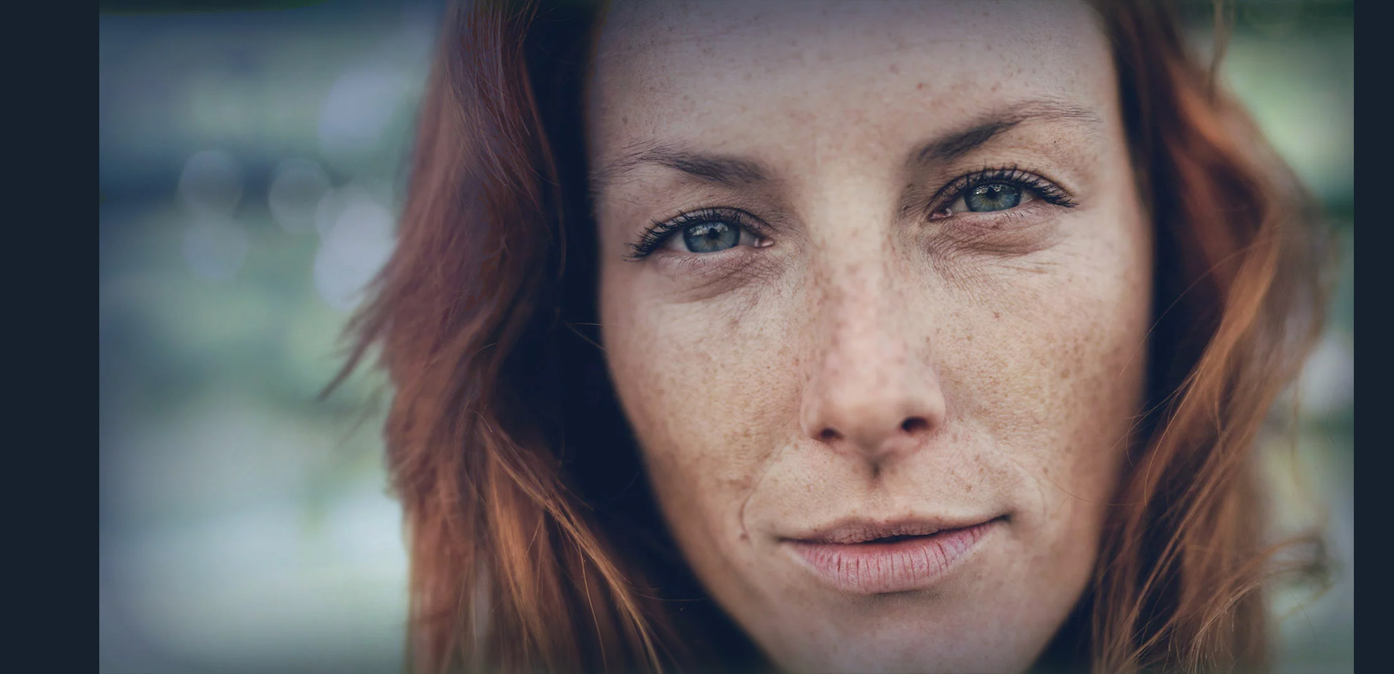 Vrouw beleeft een emotionele doorbraak tijdens een psychedelische retraite in Nederland